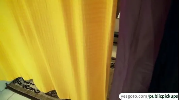 Regardez Amateur mignonne suce une bite et se fait baiser au magasin de vêtements vidéos chaleureuses