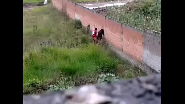 Mira Chica tetona al aire libre perrito golpeado cálidos videos