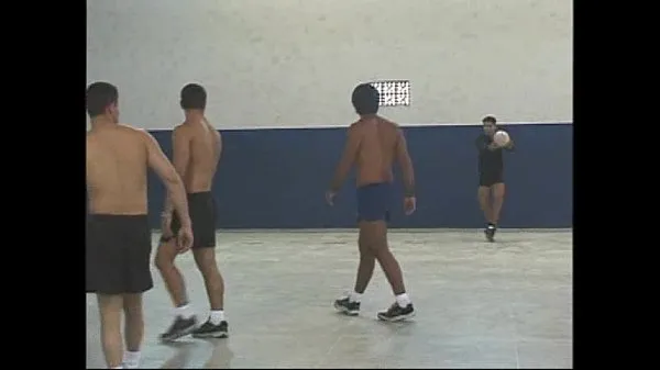 Guarda Gangbang in palestra video caldi