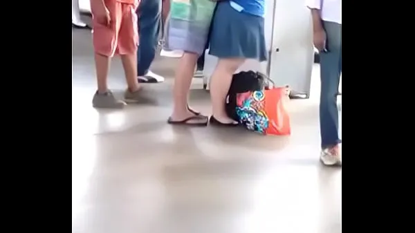 Gordinha safadinha bate uma pra namorado na fila do ônibus따뜻한 동영상 보기