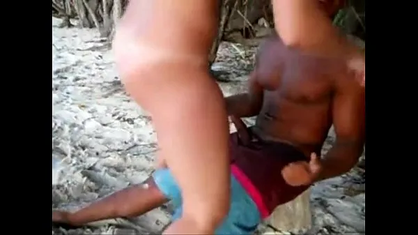 Tonton Teen rides random boy at the beach bareback on her girl's holidays Video hangat