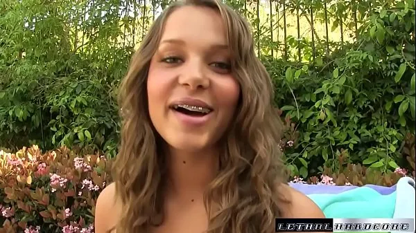 Bekijk Teen Liza Rowe gets hardcore creampie big cock warme video's