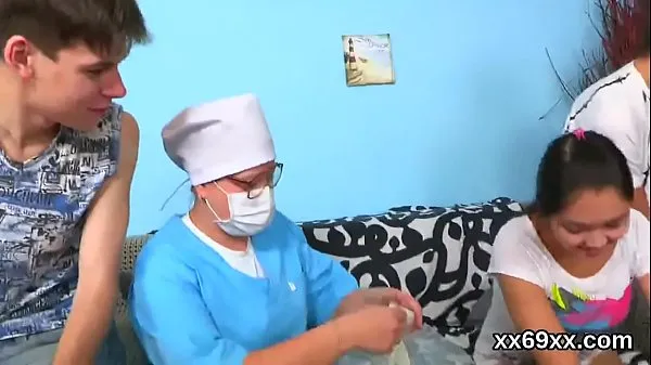 Man assists with hymen physical and drilling of virgin cutie गर्मजोशी भरे वीडियो देखें