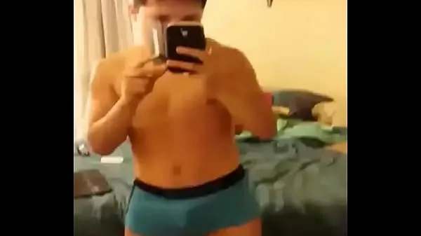 Assista Young man touching himself vídeos quentes