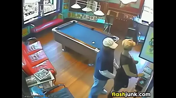 Bekijk stranger caught having sex on CCTV warme video's