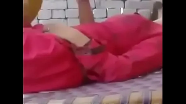 شاهد مقاطع فيديو دافئة pakistani girls kissing and having fun
