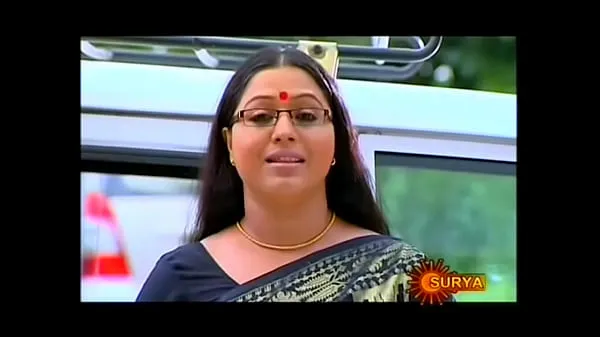 Bekijk Mallu Serial Actress Lakshmi Priya Navel Through Saree warme video's