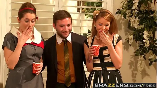 Assista Brazzers - Big Tits at Work - Cena de intercurso entre escritórios estrelando Monique Alexander e Danny vídeos quentes