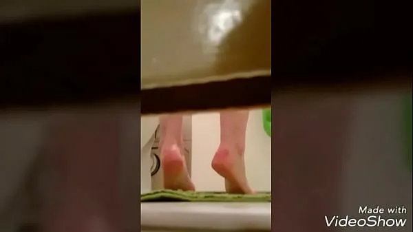 Bekijk Voyeur twins shower roommate spy warme video's