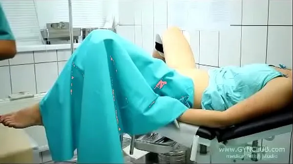 Se beautiful girl on a gynecological chair (33 varme videoer