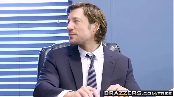 Guarda Brazzers - Grandi tette al lavoro - Affamati per una scena di lavoro con Rachel RoXXX Skyla Novea e Jean Val video caldi