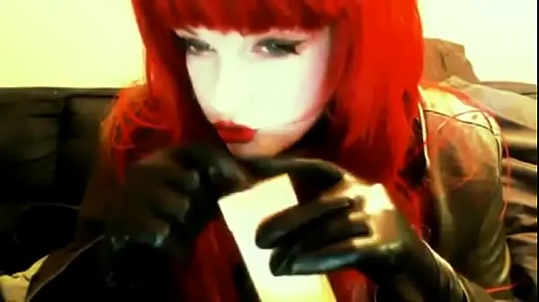 Tonton goth redhead smoking Video hangat