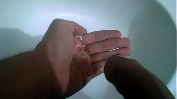 白い尿道球腺液の多くの噴出は手がありません...そして小便温かいビデオをご覧ください