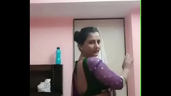 Bekijk Busty pooja bhabhi seductive dance warme video's