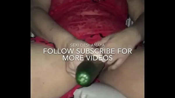 Guarda Bollywood Indian desi actress puts 14 inch cucumber up her pussy video caldi