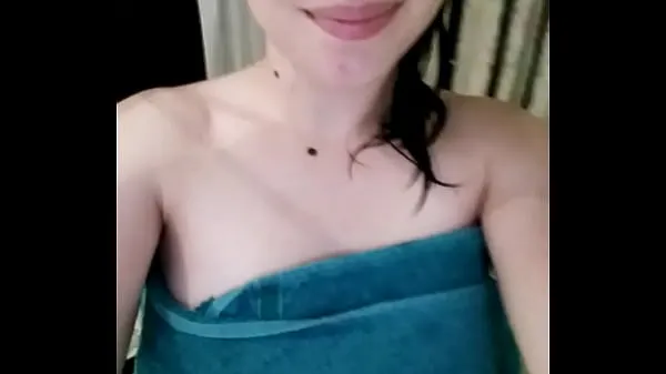 Se Shy masturbation after shower varme videoer