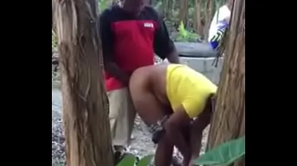 Regardez et dominicain trio pour une banane pour voir plus vidéos chaleureuses