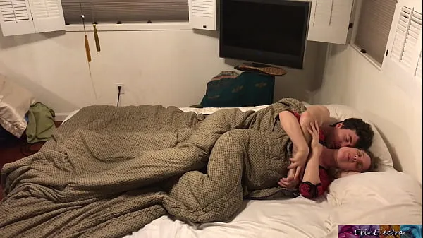 Tonton Stepson and stepmom get in bed together and fuck while visiting family - Erin Electra Video hangat