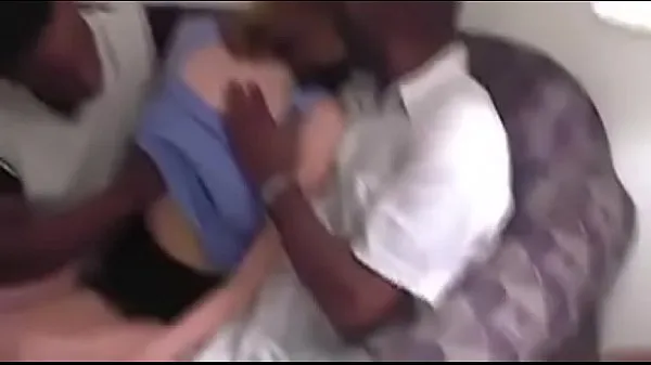 Assista Dois negros fornicam minha esposa vídeos quentes