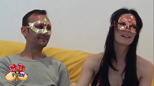 Regardez Laura et Dani un couple sans complexes vidéos chaleureuses