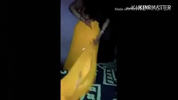 Sehen Sie sich Indische heiße geile Hausfrau Bhabhi in Yallow Saree Petticoat geben Blowjob zu ihren BH-Verkäufernwarme Videos an