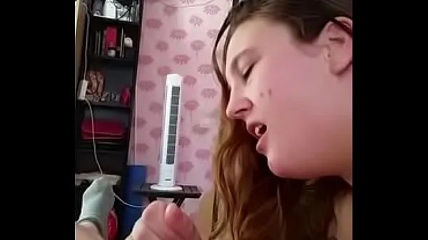 Nézze meg GF Sucking on and swallows meleg videókat