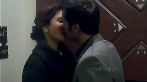 Tonton anushka sharma hot kissing scenes from movies Video hangat