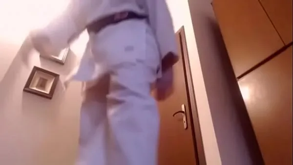 观看我是你的空手道老师，我想像小虫子一样统治你温馨视频