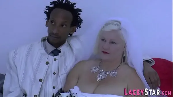 Xem Granny bride Lacey Starr sucks dick Video ấm áp