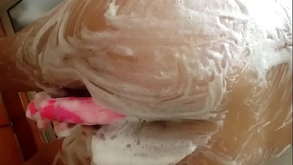 观看Gay sticks dildo in the shower温馨视频