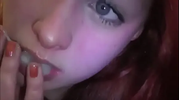 Se Married redhead playing with cum in her mouth varme videoer