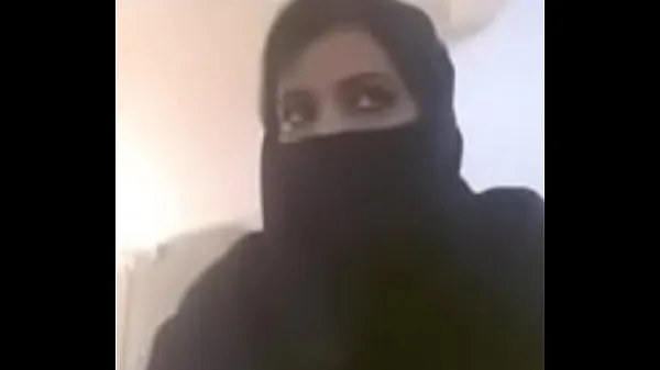 Bekijk Muslim hot milf expose her boobs in videocall warme video's