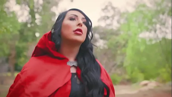 Guarda Little Red Riding Hood e Kleio Valentien feat. Chanel Santini - Transfixed video caldi