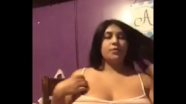 Mexican flashes huge tits温かいビデオをご覧ください