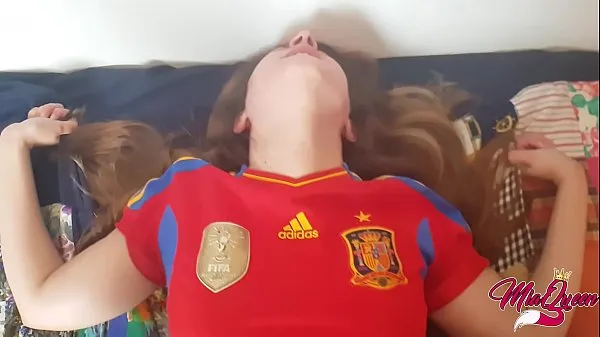 Sehen Sie sich Spanier Geile Teen hilft ihm, seine Jungfräulichkeit zu verlieren (Creampiewarme Videos an