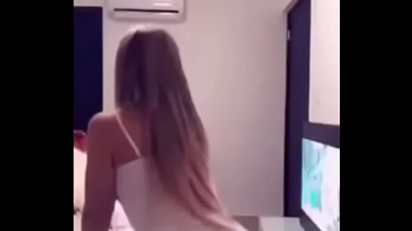 Mira bailando desnuda cálidos videos