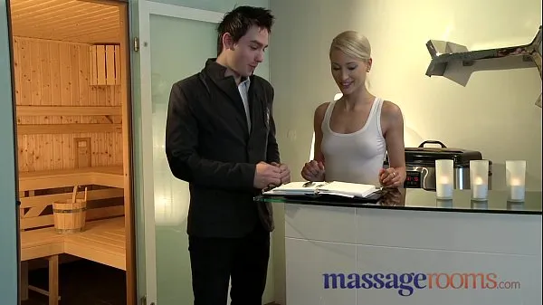 Katso Massage Rooms Uma rims guy before squirting and pleasuring another lämmintä videota