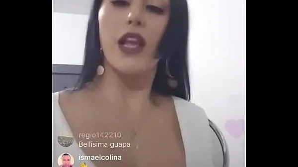 Mira Evaluna descuido se le sale pezon en directo cálidos videos