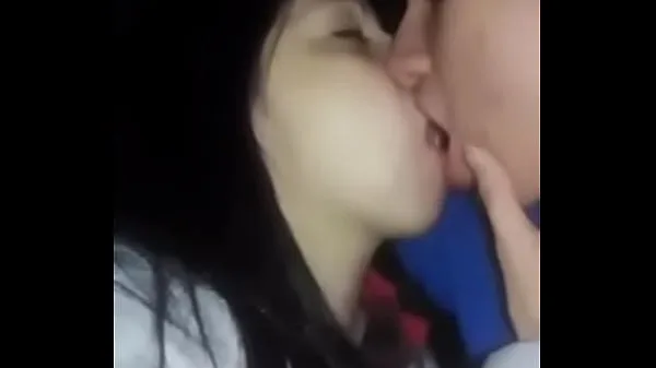 Mira Rico beso plaza cálidos videos