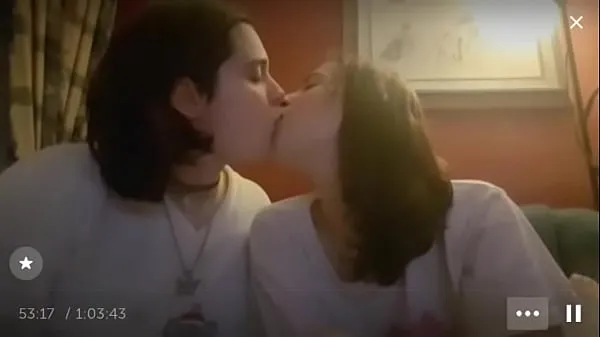 Bekijk AMIGAS LESBIANAS BESANDOSE warme video's