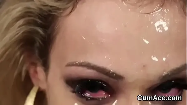 ดู Ardent chick enjoys a face fucking and lots of semen on her face วิดีโอที่อบอุ่น