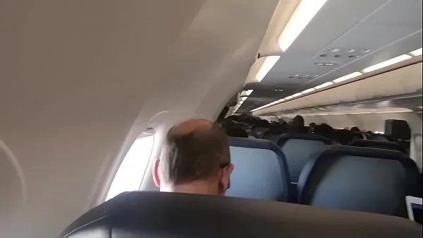 Mira Chupando su polla en el avión cálidos videos