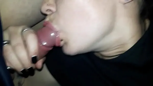 Oglejte si Between moans and sucking him he asks me to put it on him now toplih videoposnetkov