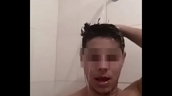 观看My friend takes a shower and sends me this video温馨视频