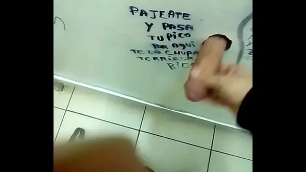 Regardez paille dans la salle de bain vidéos chaleureuses