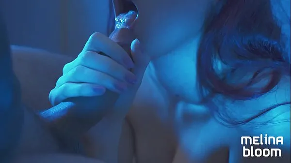 观看我向摄影师支付了一次口交，他的嘴里充满了暨温馨视频