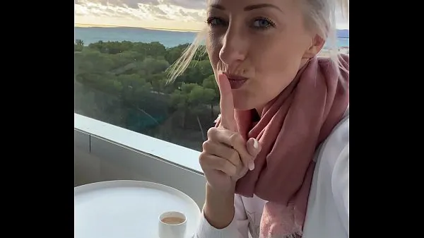 Se I fingered myself to orgasm on a public hotel balcony in Mallorca varme videoer