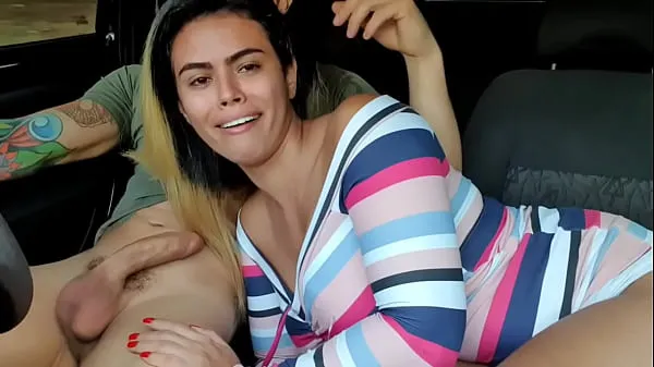 Bekijk Sucking hot the actor in the car warme video's