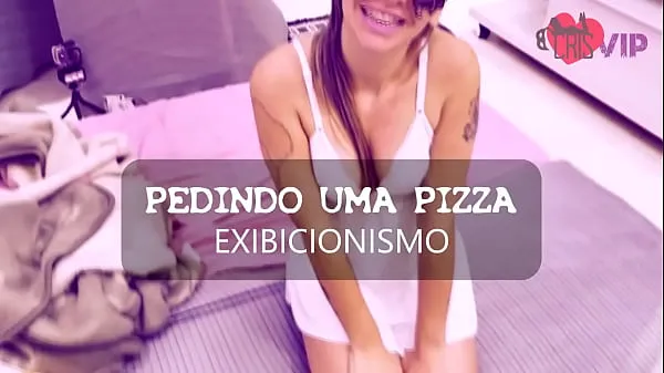 Se Cristina Almeida Teasing Pizza delivery without panties with husband hiding in the bathroom, this was her second video recorded in this genre varme videoer