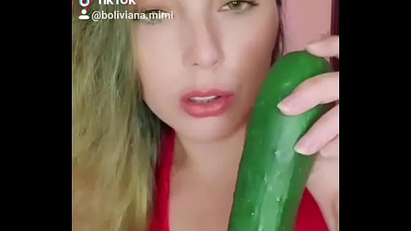 Mira Tan pronto como me guste el pepino ... sígueme en t cálidos videos